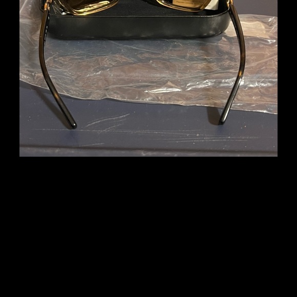 Coach sunglasses! - Picture 2 of 6